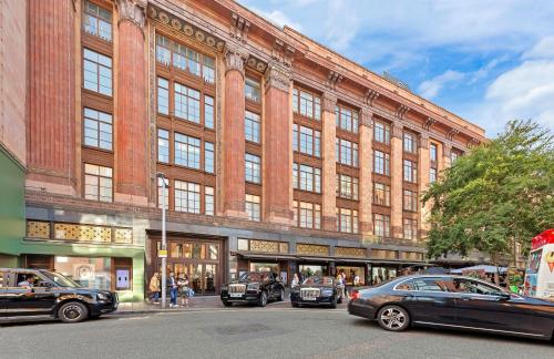 DIVINE Apartment with BALCONY on Harrods - image 12