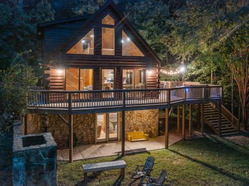 Spectacular Log Cabin Home 45 minutes to Asheville in Marion (NC)