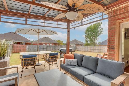Private Patio + Yard: Home By Tinker & Hospitals! – khách sạn tại Nam thành phố Oklahoma