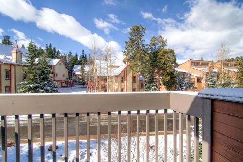Winterpoint Sapphire Townhome: Recently Remodeled, Close to Everything in Four O'Clock