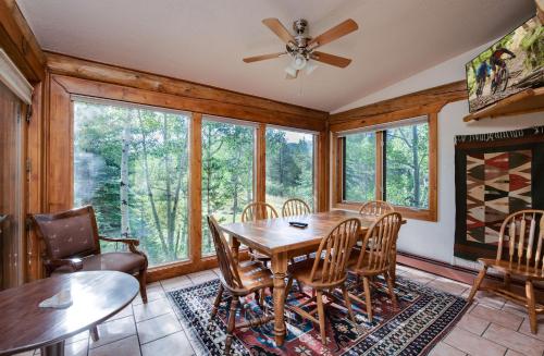Swan River Lodge Home: Spacious, Hot Tub in Baldy Mountain