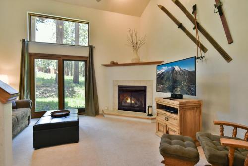 Park Forest Deer Trail Townhome: Hot Tub, On Shuttle Route – Breckenridge, CO