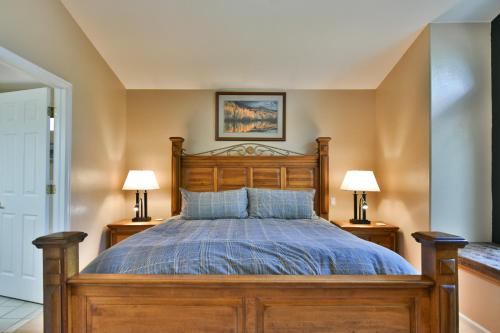 Park Forest Deer Trail Townhome: Hot Tub, On Shuttle Route – Breckenridge, CO