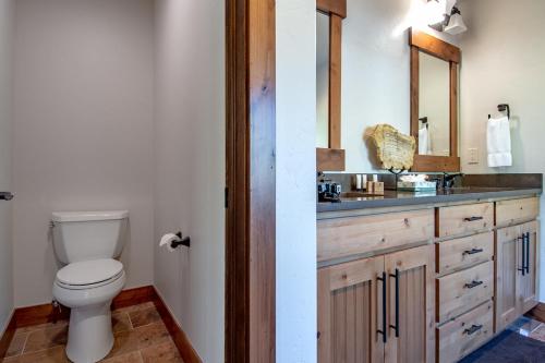 Frisco Sports Chalet C202 - main image