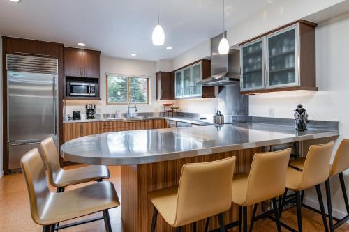 Cedars 38 Townhome Ski In Ski Out in Breckenridge, USA