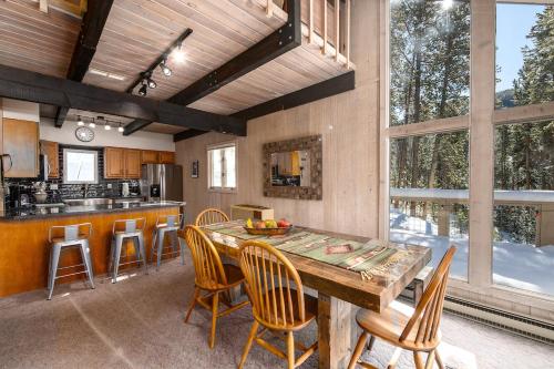 Blue River Pines Home Peaceful Hot Tub Views in Breckenridge, USA