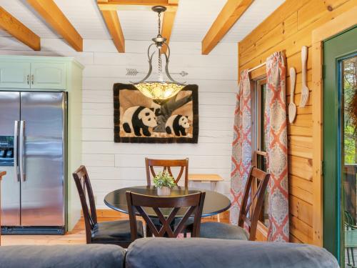 Gated neighborhood - Hot Tub & Fire Pit in Nebo, USA