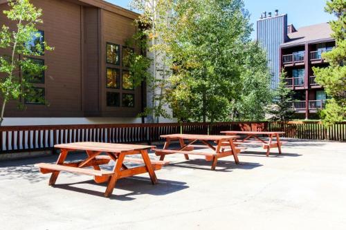 Cimarron Bear Condo: Fantastic Location, Sleeps 8 in Four O'Clock