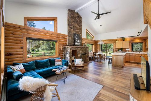 Cabin On The Blue Home: On River, Hot Tub, Views in Blue River