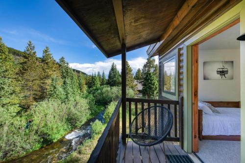 Cabin On The Blue Home: On River, Hot Tub, Views in Blue River