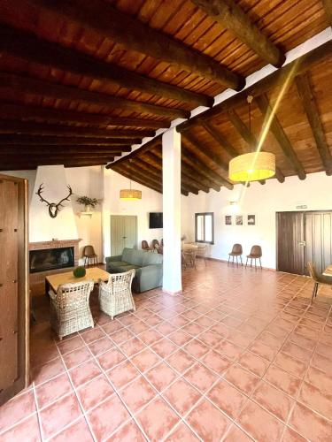 Seadmed, m² 10 magamistuba, 4 privaatset vannituba Maja kohas Doña Rama
 (Cerro Caña: Naturaleza, Confort y Exclusividad) in Posadilla