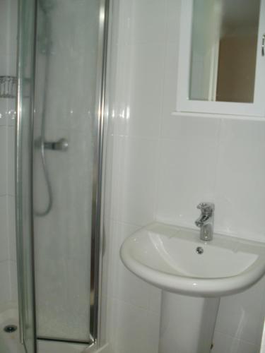 London Heathrow Guesthouse - image 8