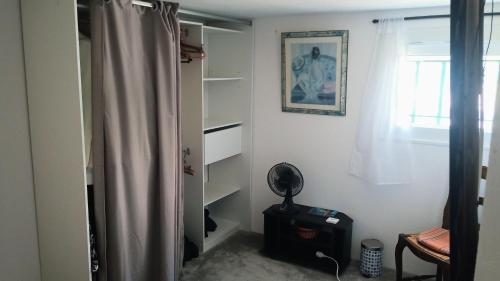 Chambre hotes a louer Port-Frejus near Les Potiers
