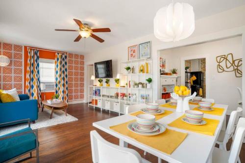 Bright and Quirky Hillcrest Craftsman – khách sạn tại Thung lũng Mission