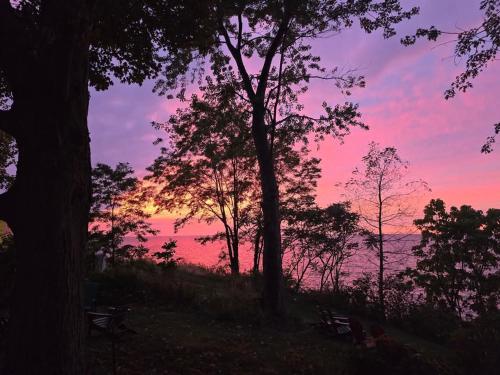 Coastal Lake Erie Cottage with Amazing Water Views! in Euclid, USA
