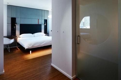 room detail thumbnail 1