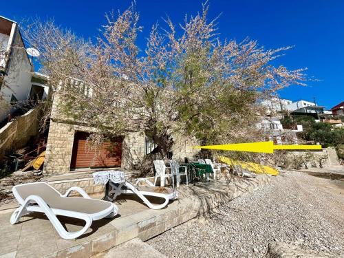 Azure Apartments By The Sea Near City Omiš – khách sạn tại Celina