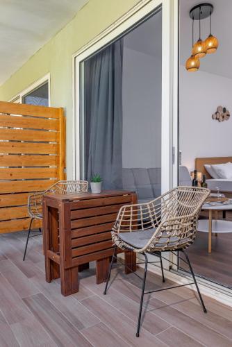 M&B Luxury Suites Charaki 3