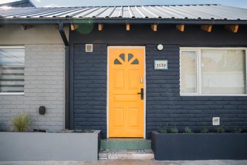 Casita del centro Esquel luz natural, wifi alto, ideal parejas, check in autónomo (Casita del centro Esquel luz natural, wifi alto, ideal parejas, check in autonomo) in Esquel