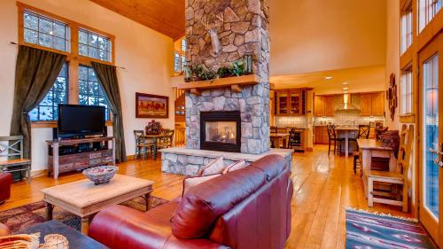 Mountain Lodge at Snowshoe: Beautiful Location, Views in Baldy Mountain
