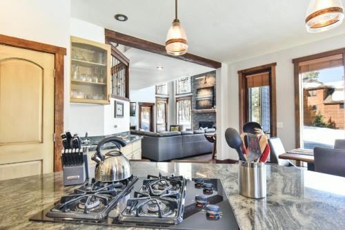 Shekel Haus – Luxury Mountain Retreat w/ Views Hot Tub - image 4
