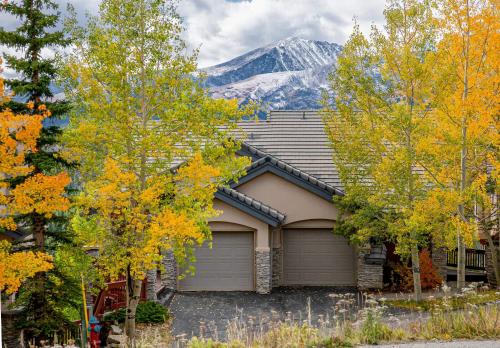 Mountainscape Long Stay Townhome: 30+ Day Rental w/ Breathtaking Views – khách sạn tại Sally Barber