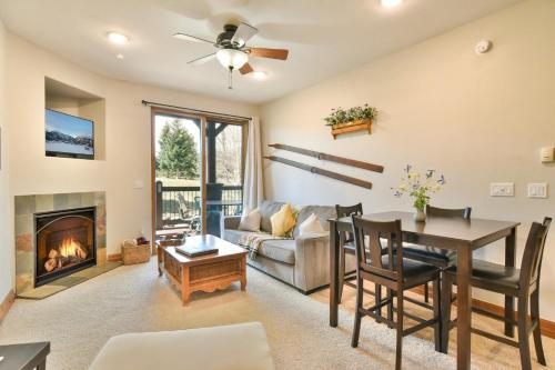 Highland Greens Retreat: Great Location, Near Shuttle Stops – khách sạn tại Núi Baldy