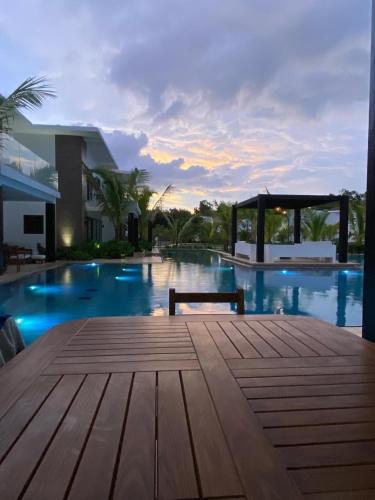 Monterrico Villa salida a Piscina y Jardin in Monterrico