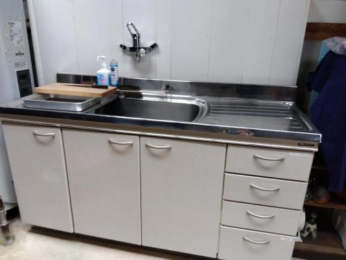 Kitchen, 農園民宿 春名 Farmstay Haruna in Hyogo