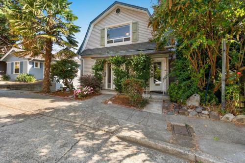 Vintage Westlake Gem Outstanding Location - image 5
