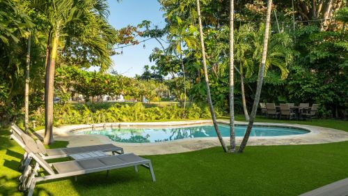 Modern Miami Oasis with Pool & Water View – khách sạn tại North Miami