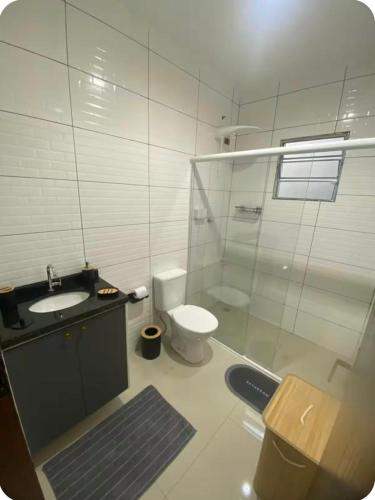 Bathroom, Apto Novo Jardim Rosinha in Anhanguera