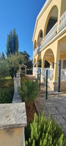 Iekārtas, Apartament Maja in Gornji Karin