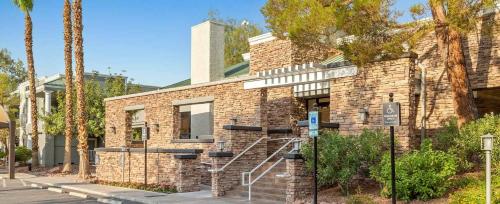 Wyndham Tropicana Resort- 2BR- Apartment with Resort Access - image 2