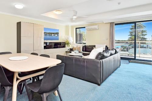 오크스 더 엔터런스 워터프런트 스위트 (Oaks The Entrance Waterfront Suites) in 센트럴 코스트