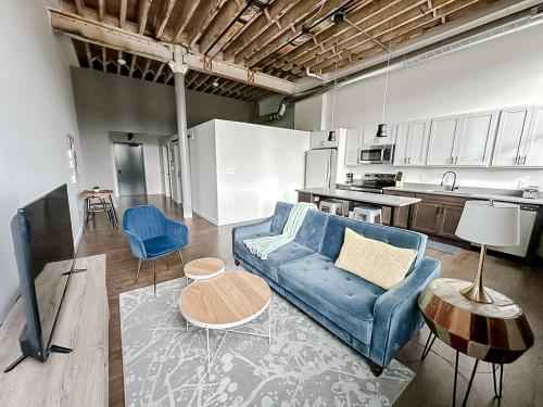 Sleepover Modern Lofts Newton IA - Gilman, IA