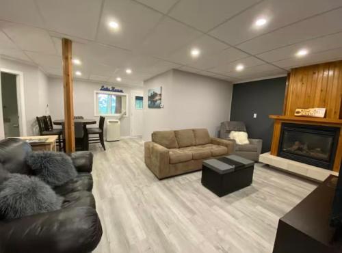 Blind Bay Chalet 2 Bedroom Private Suite in Blind Bay (BC)
