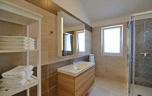 Duša, Villa Blanca with a heated private pool in Ruzici