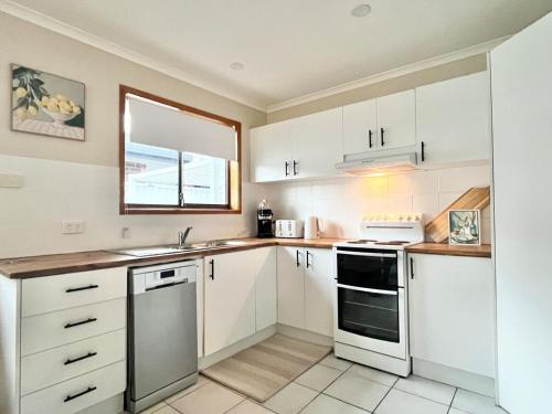 Casa Al Mare- family and pet friendly, close to everything in Burleigh Waters