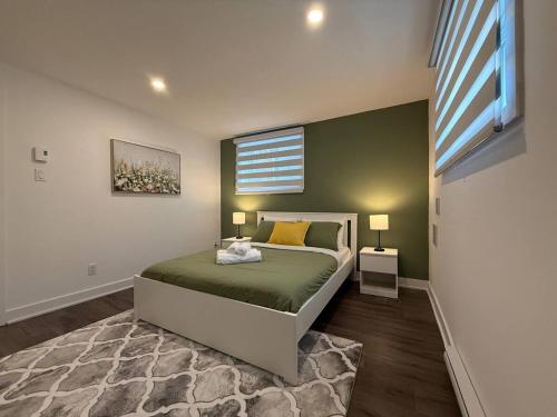 Beautiful Spacious 4BR with Parking, Near Montreal – khách sạn tại Longueuil
