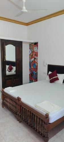 Rock View Palace Lighthouse Beach Resort in โกวาลัม