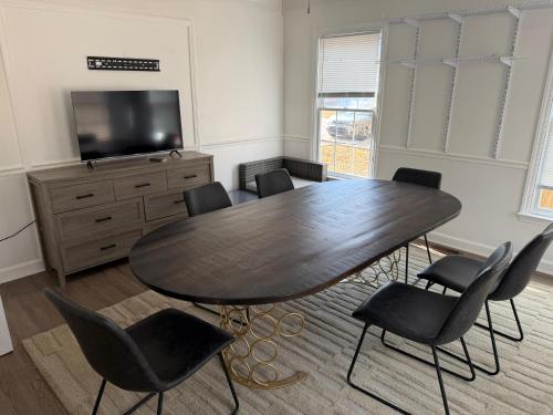 Gamers & Disc Golfers Dream Stay! Spacious 4BR in Peaceful Setting in Clayton (NC)