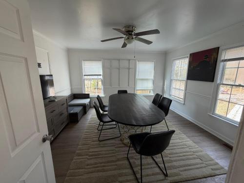 Gamers & Disc Golfers Dream Stay! Spacious 4BR in Peaceful Setting in Clayton (NC)