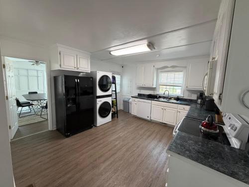 Gamers & Disc Golfers Dream Stay! Spacious 4BR in Peaceful Setting in Clayton (NC)