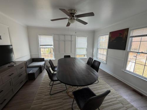 Gamers & Disc Golfers Dream Stay! Spacious 4BR in Peaceful Setting in Clayton (NC)