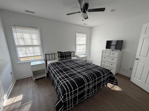 Gamers & Disc Golfers Dream Stay! Spacious 4BR in Peaceful Setting in Clayton (NC)