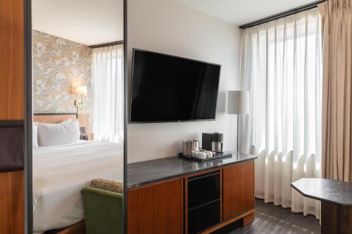 room detail thumbnail 1