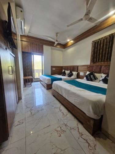 Hotel Signature in Ahmedabad