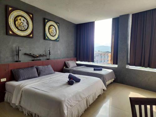 room detail thumbnail 1