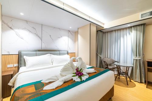 room detail thumbnail 1